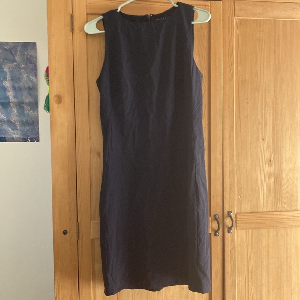 Theory Sleeveless Fitted Dress in Navy Blue, size M